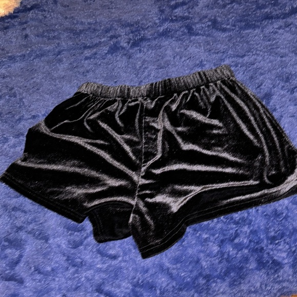 Velour Black shorts - Picture 2 of 2